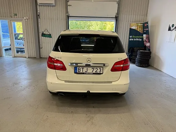 Mercedes-Benz B180 2012 photo 5