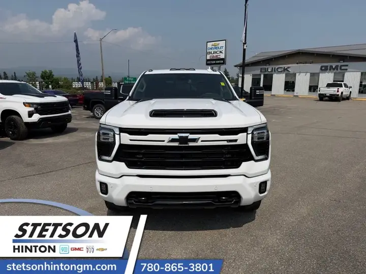 Chevrolet Silverado 2500Hd 2024 photo 2