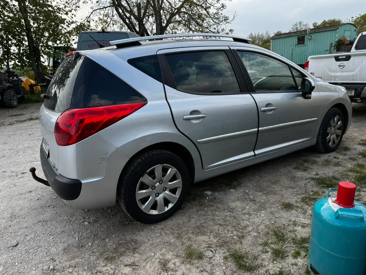 Peugeot 207 2011 photo 2