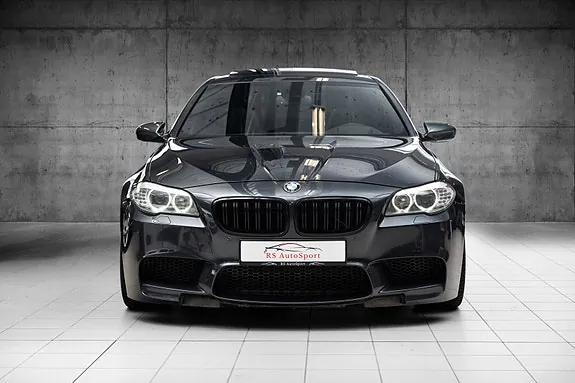 BMW M5 2012 photo 2