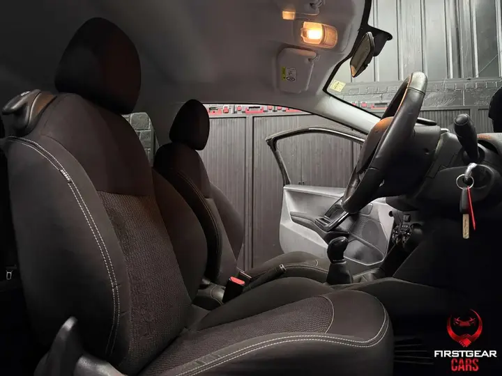 Peugeot 208 2017 photo 3