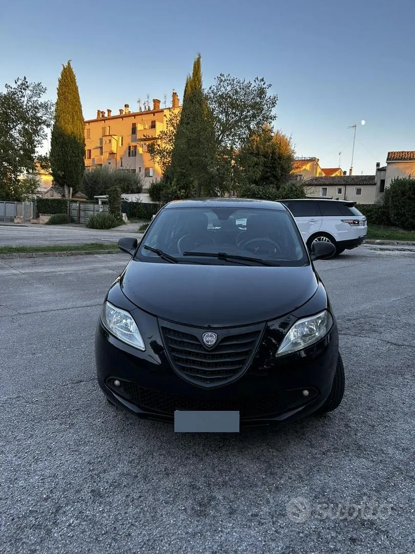Lancia Ypsilon