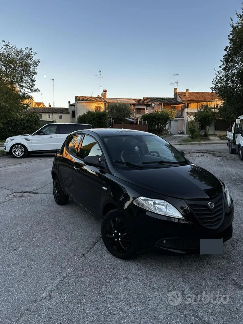 Lancia Ypsilon 2014 photo 2