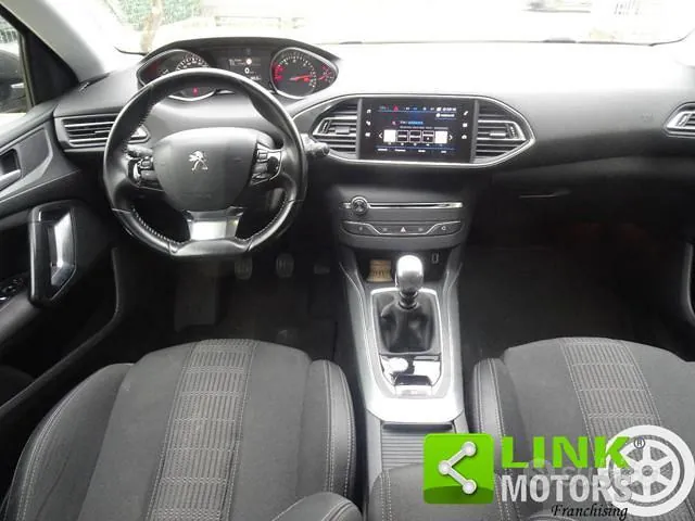 Peugeot 308 2019 photo 2