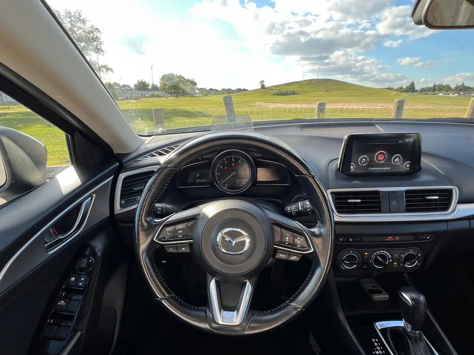 Mazda Mazda3 2018 photo 2