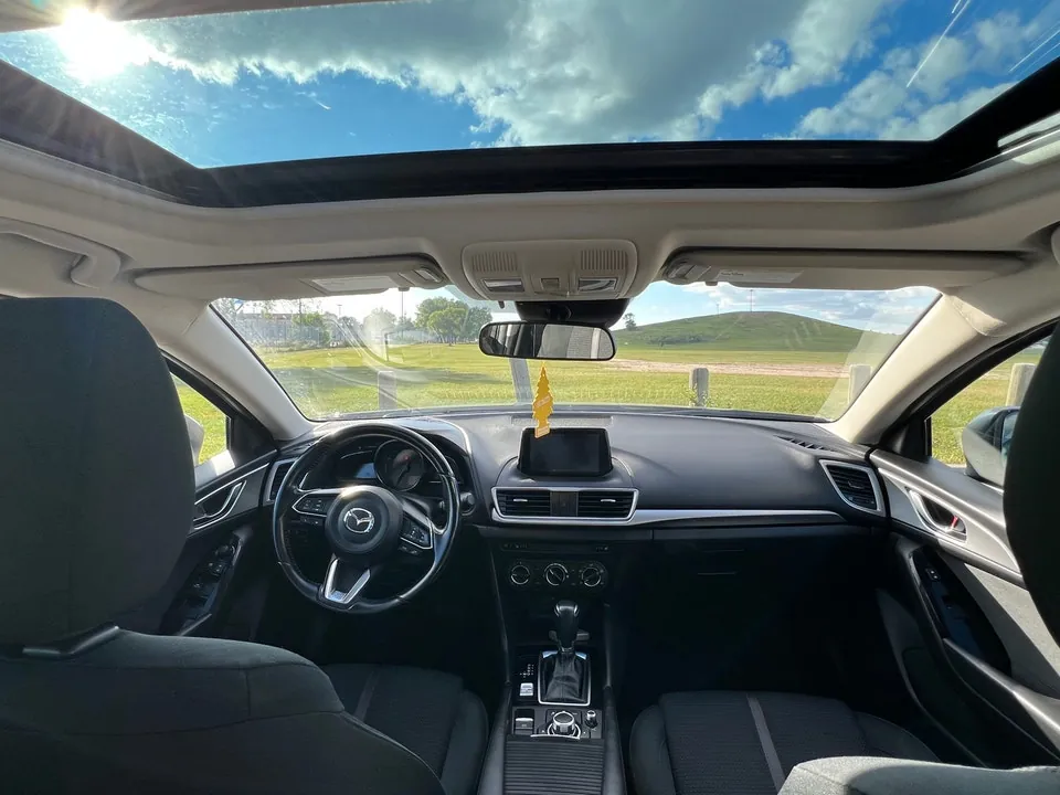 Mazda Mazda3 2018 photo 3