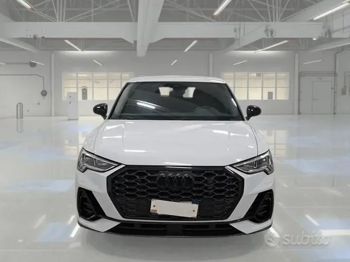 Audi Q3 2022 photo 2