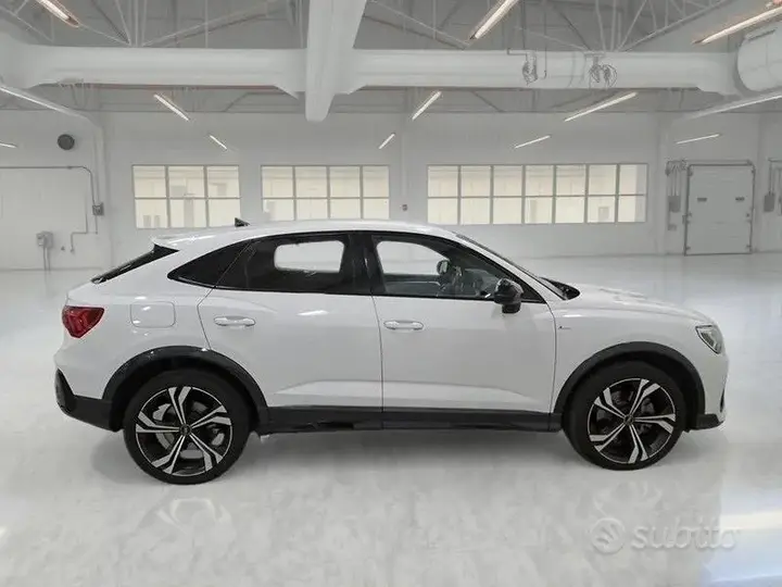 Audi Q3 2022 photo 3