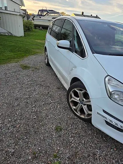 Ford S-Max 2011 photo 4