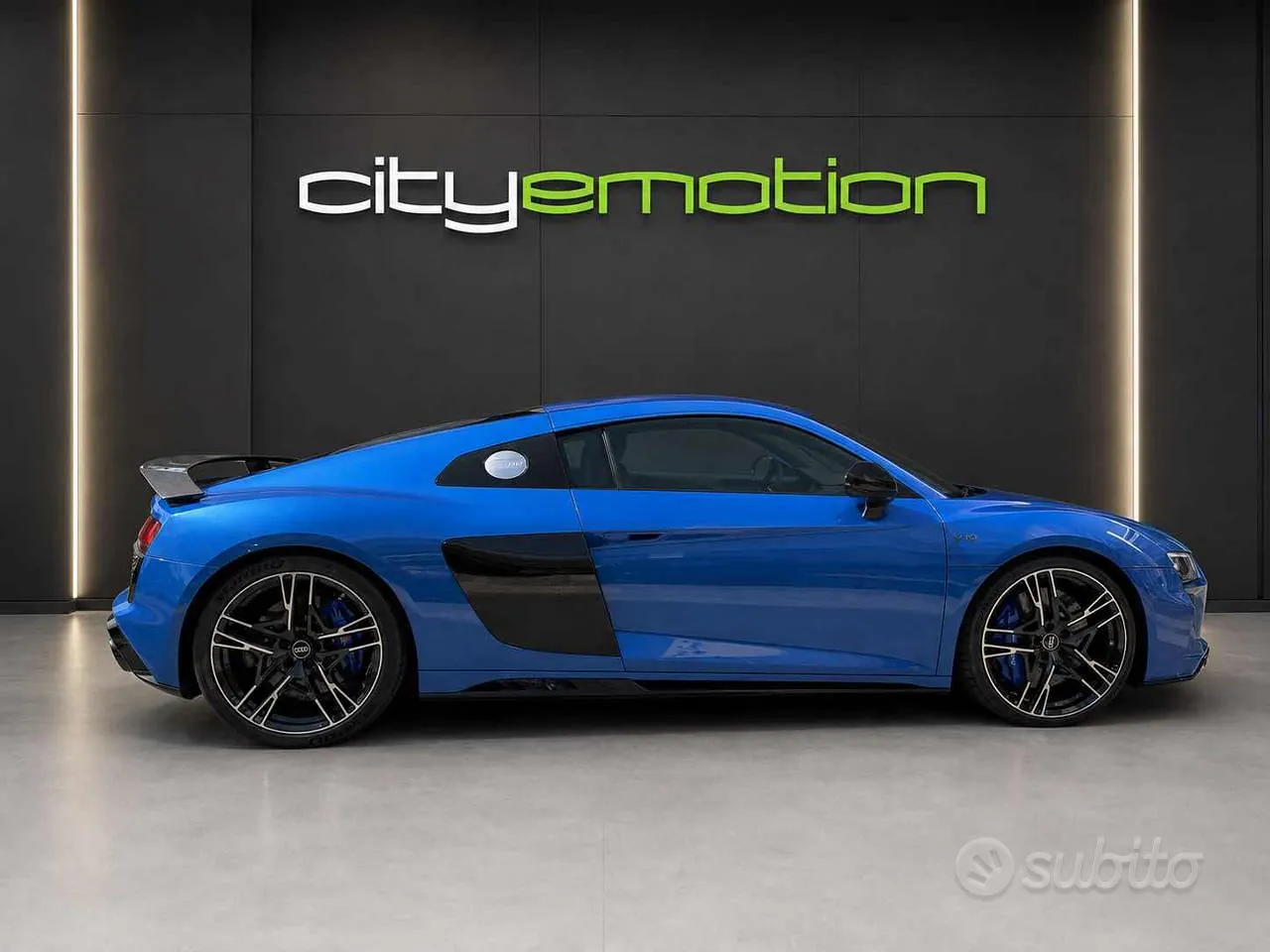 Audi R8 2023 photo 2
