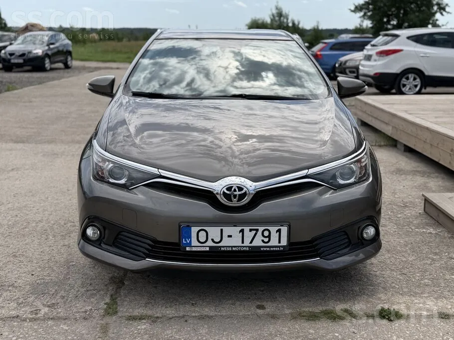 Toyota Auris 2018 photo 2