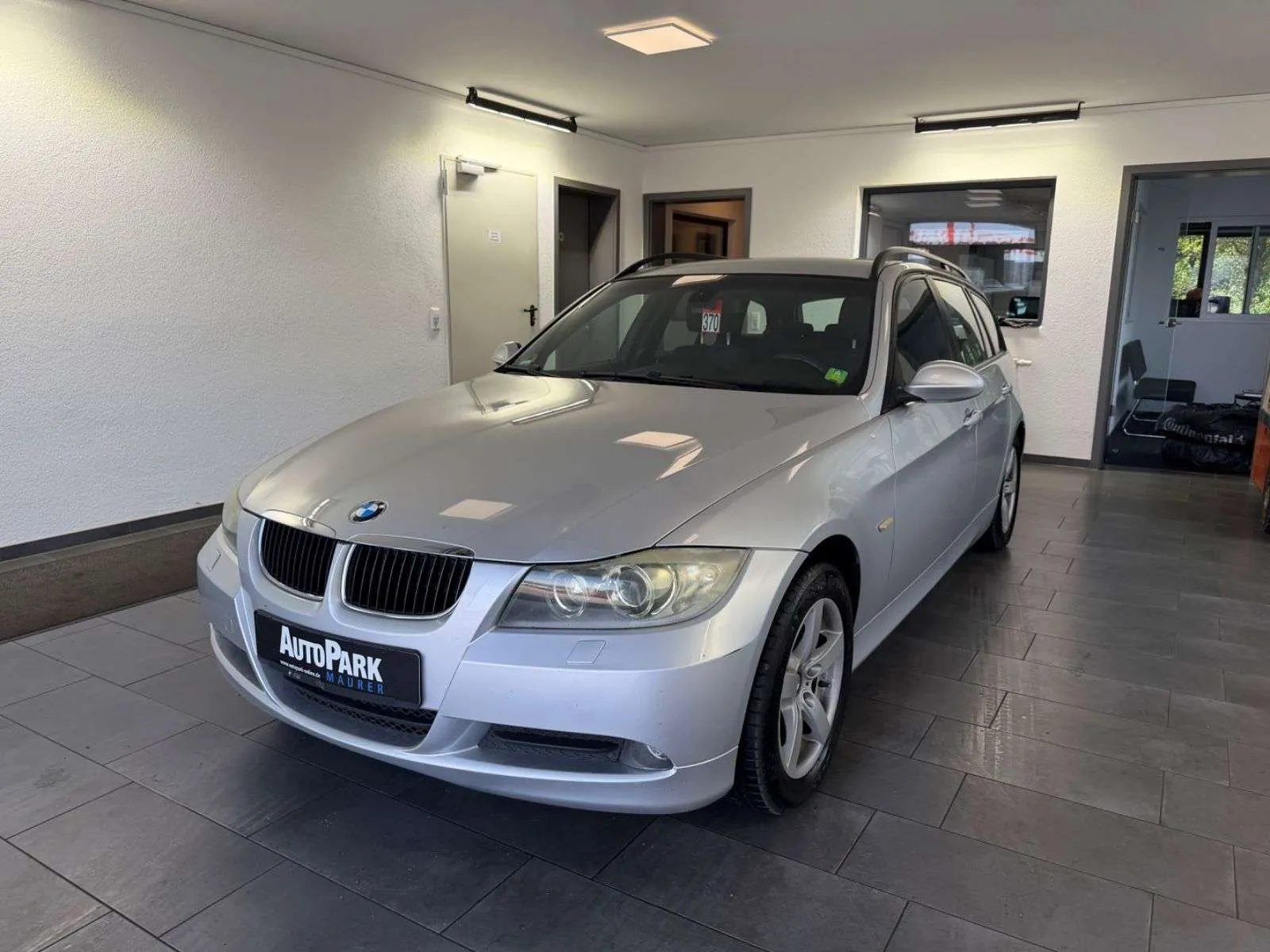 BMW 320D 2008 photo 2