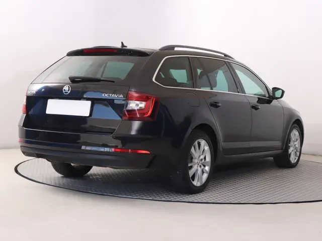 Skoda Octavia Combi 2018 photo 4