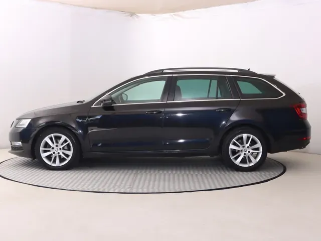 Skoda Octavia Combi 2018 photo 2