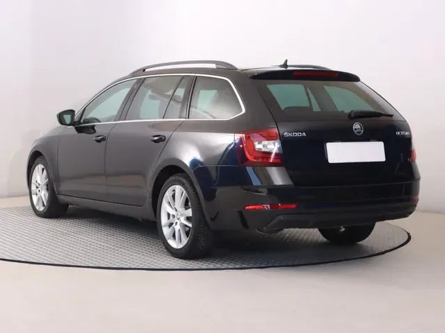Skoda Octavia Combi 2018 photo 3