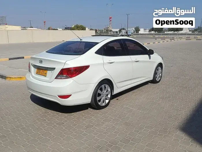 Hyundai Accent 2012 photo 3