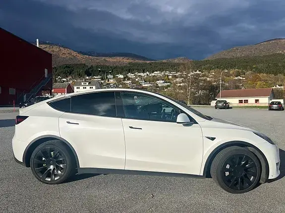Tesla Model Y 2022 photo 3