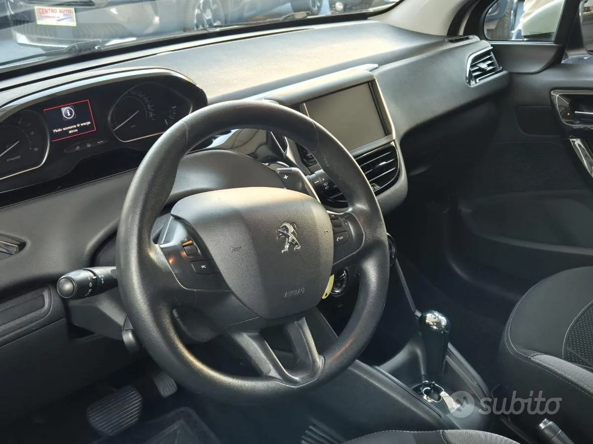 Peugeot 208 2013 photo 2
