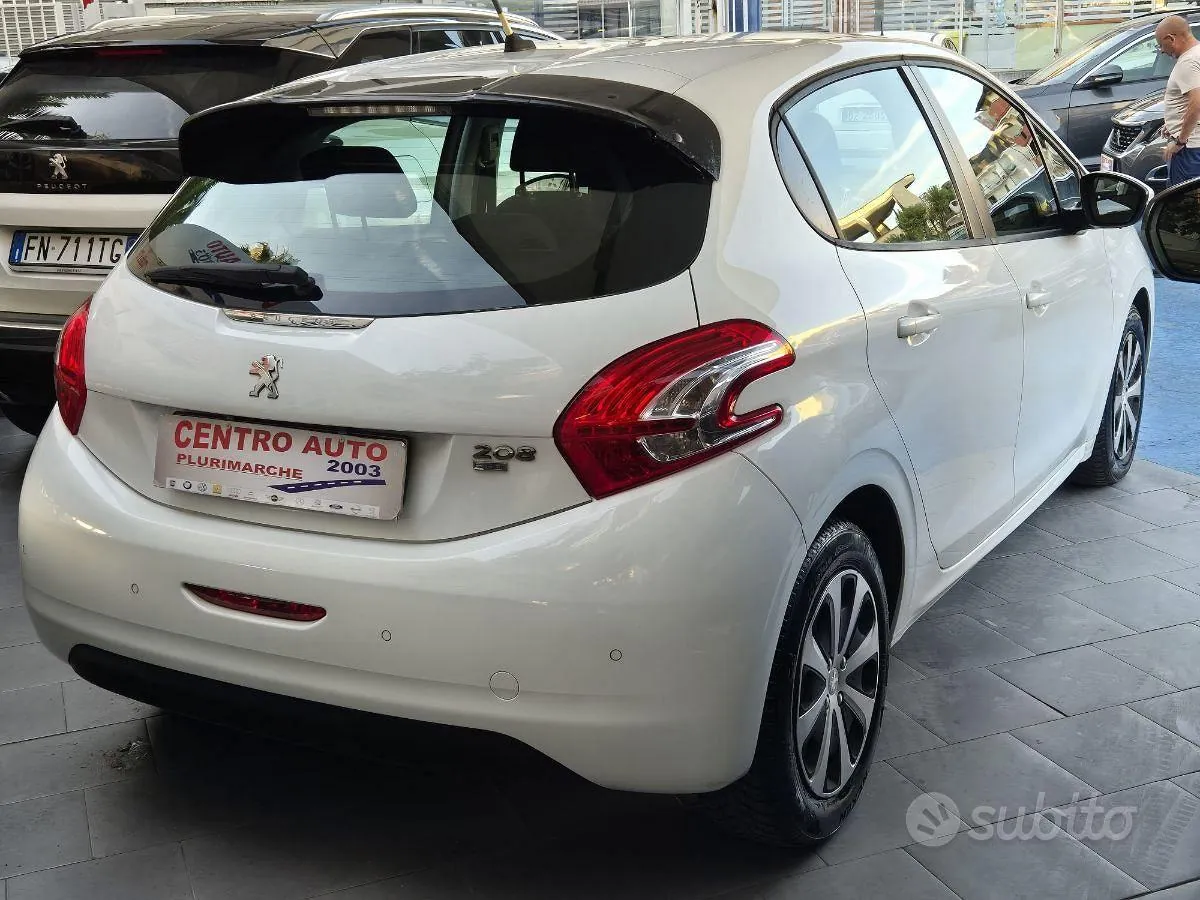 Peugeot 208 2013 photo 3