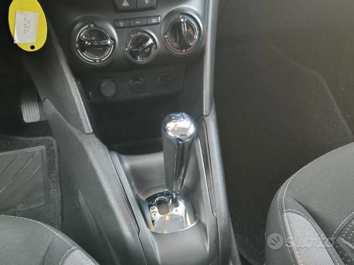 Peugeot 208 2013 photo 4