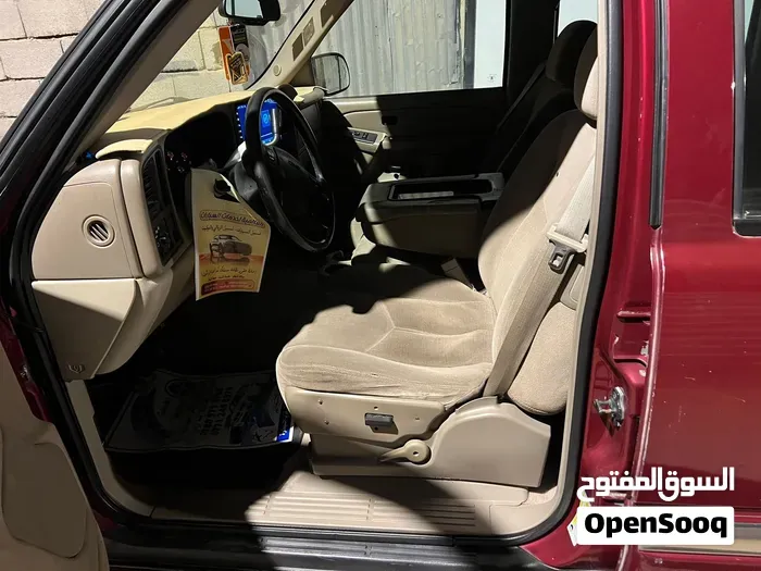 GMC Suburban 2004 photo 4