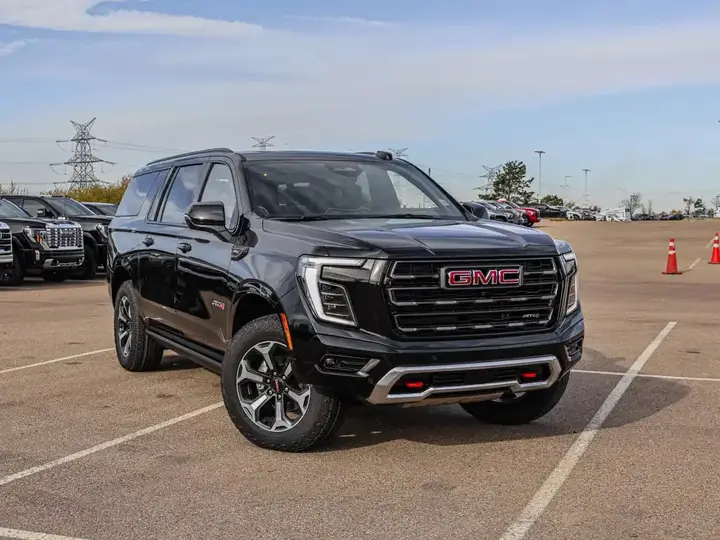 GMC Yukon 2027 photo 2