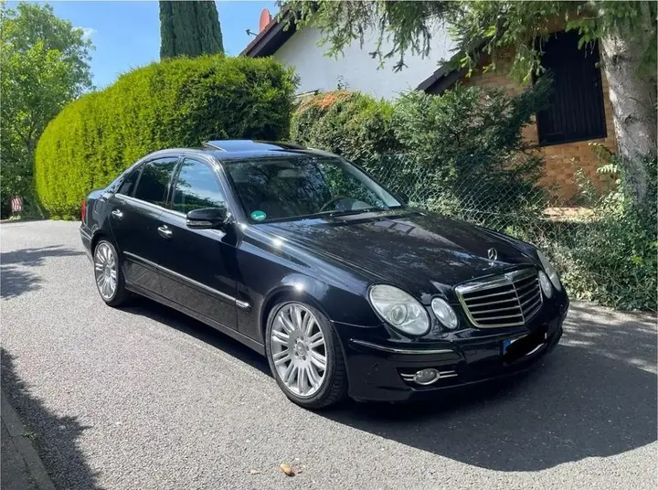 Mercedes-Benz W211