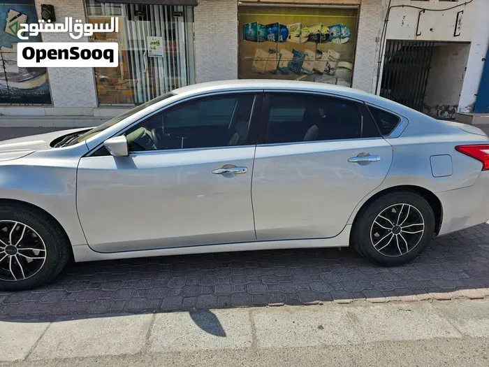Nissan Altima 2018 photo 4