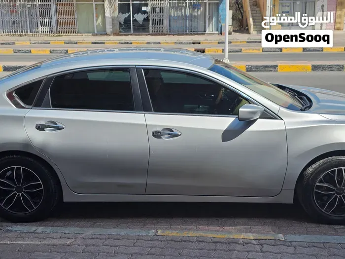 Nissan Altima 2018 photo 2