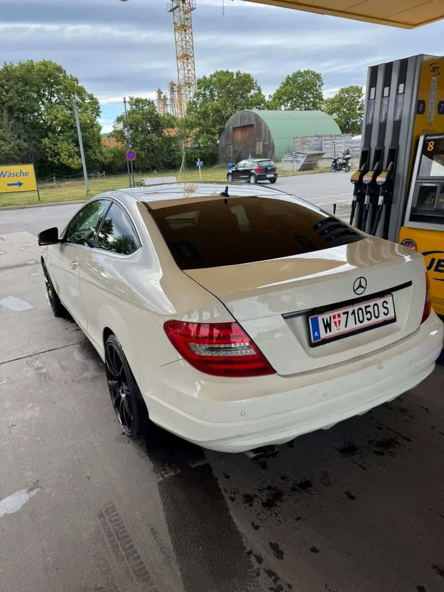 Mercedes-Benz C-Class 2012 photo 2