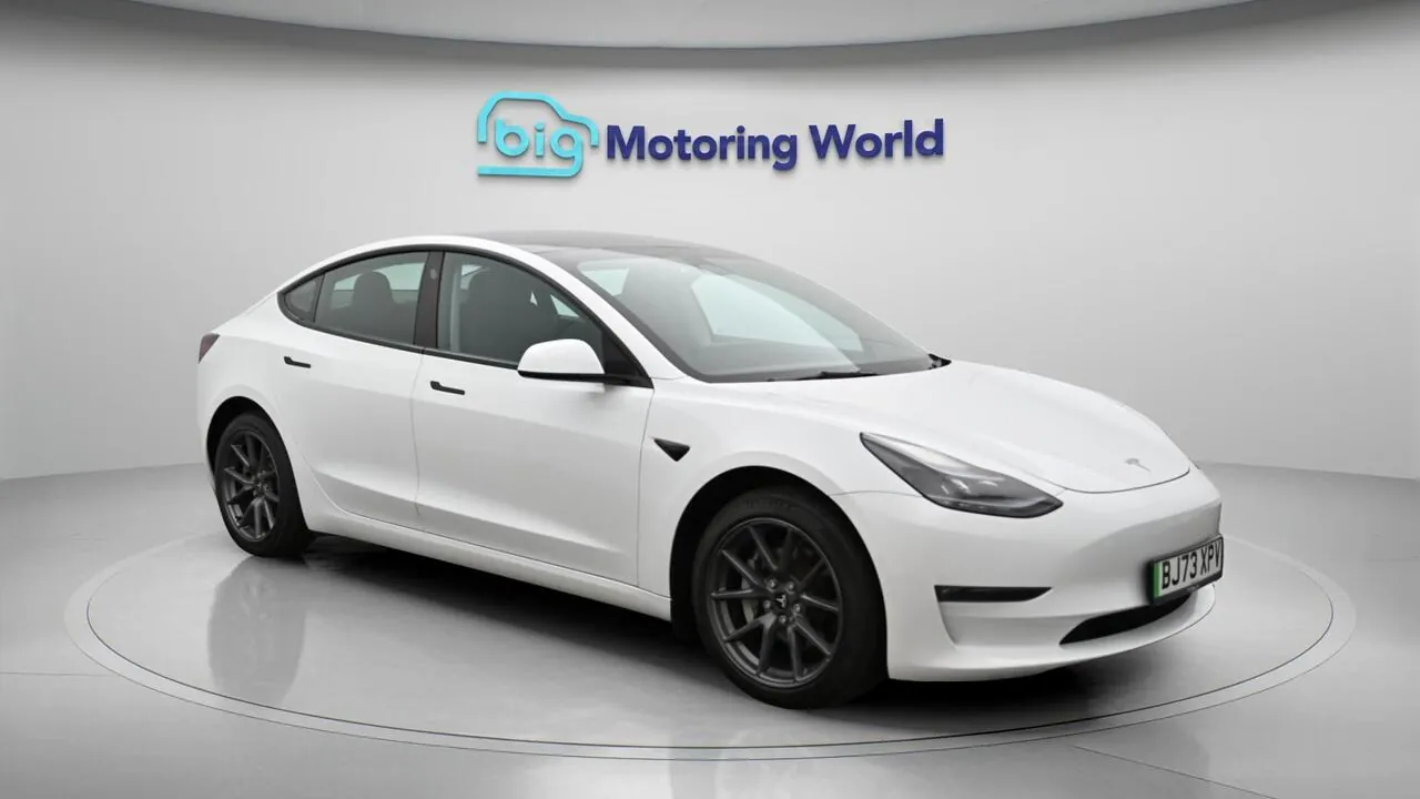 Tesla Model 3 2023 photo 2