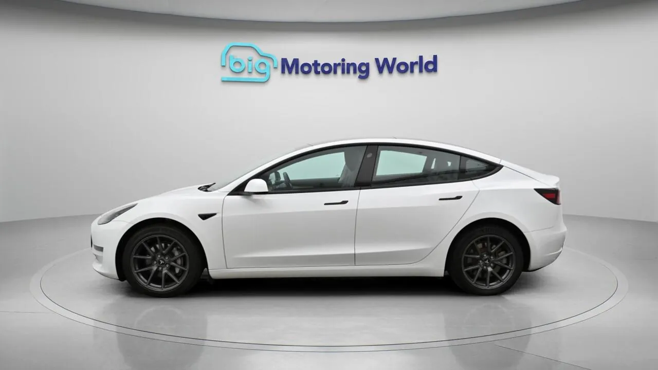 Tesla Model 3 2023 photo 5