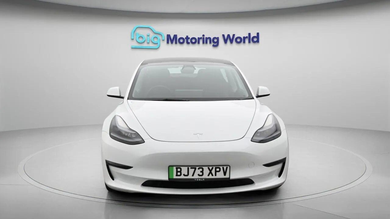 Tesla Model 3 2023 photo 3
