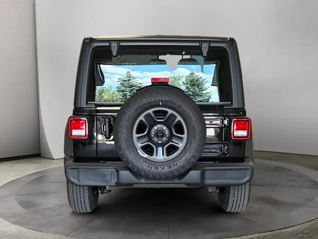 Jeep Wrangler 2026 photo 4