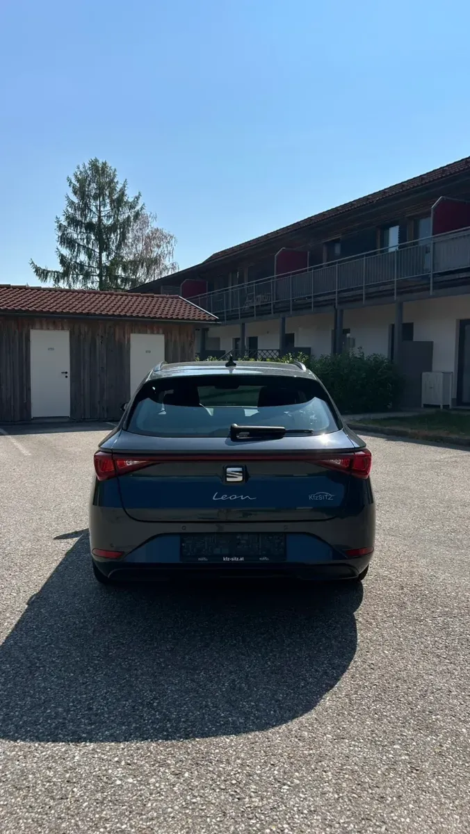 Seat Leon 2022 photo 2