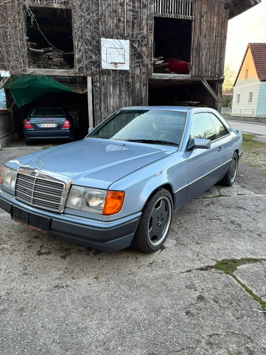 Mercedes-Benz E-Class 1989 photo 3