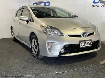 Toyota Prius 2014 photo 2
