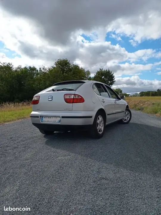 Seat Leon 2000 photo 2