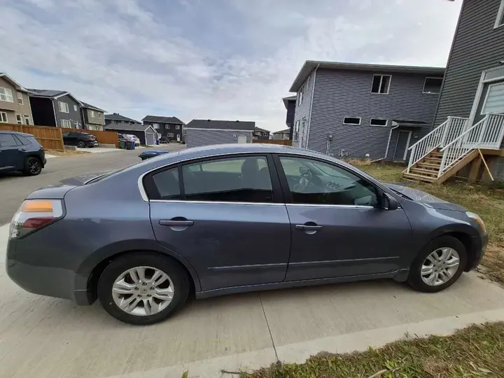 Nissan Altima 2012 photo 2