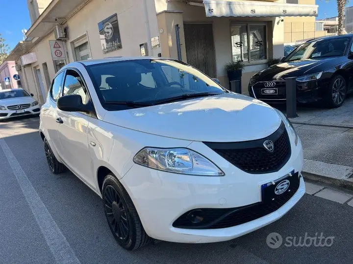 Lancia Ypsilon 2021 photo 2