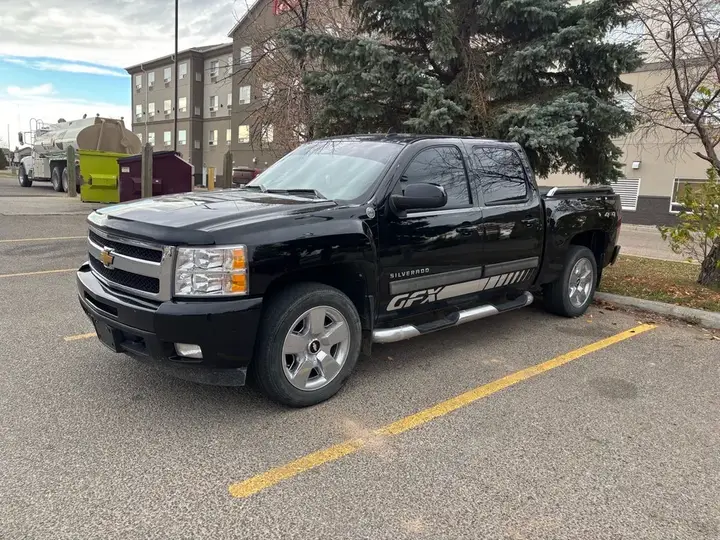 Chevrolet Silverado 1500 2010 photo 2