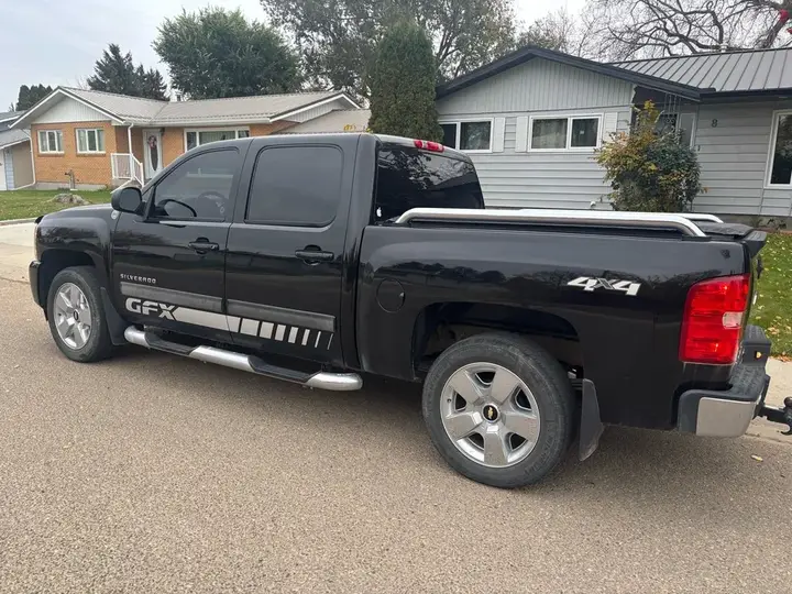 Chevrolet Silverado 1500 2010 photo 3