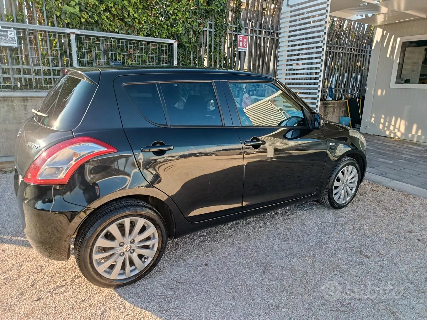 Suzuki Swift 2012 photo 3