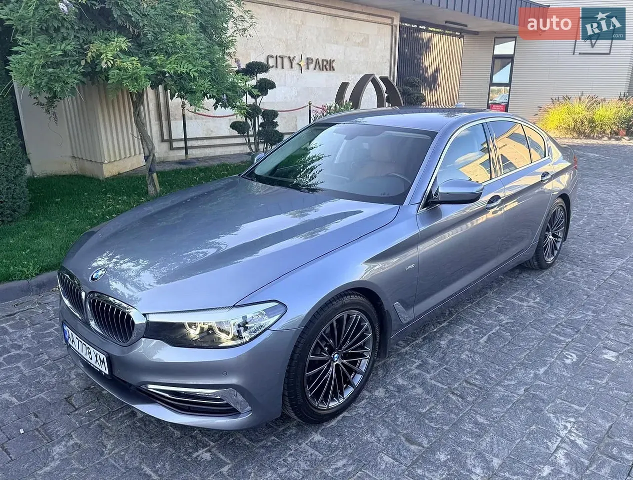 BMW 5 Series 2017 photo 2
