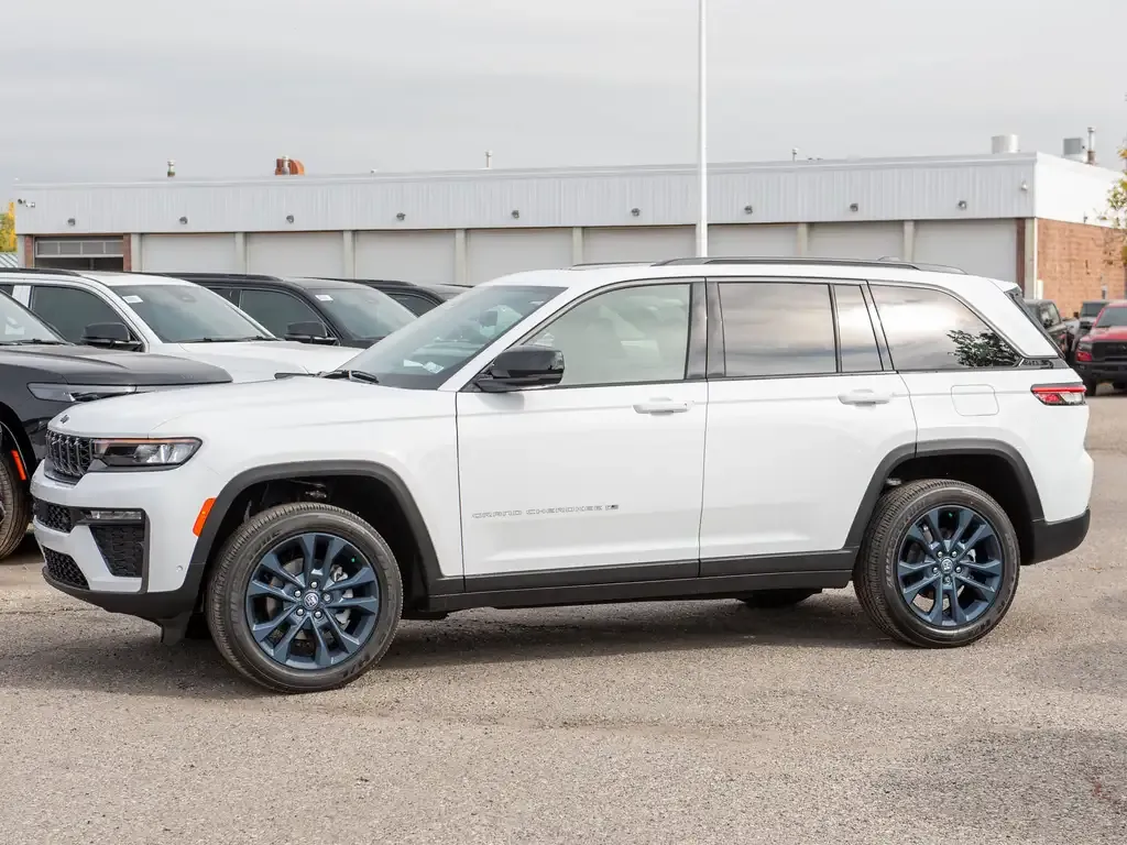 Jeep Grand Cherokee 2026 photo 4