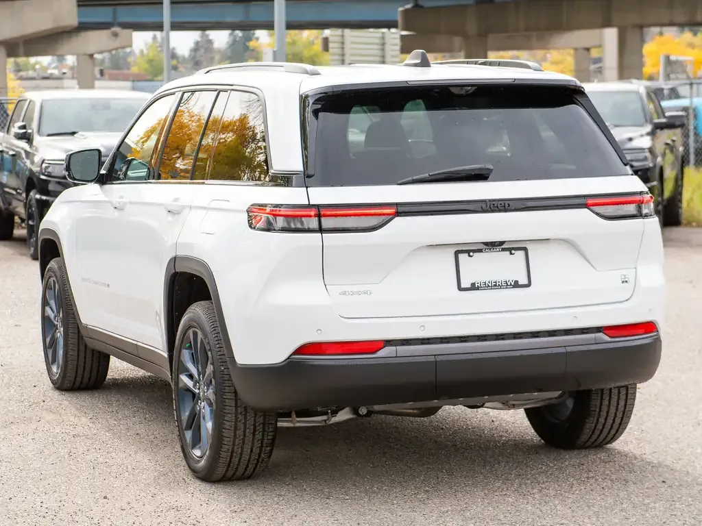 Jeep Grand Cherokee 2026 photo 5