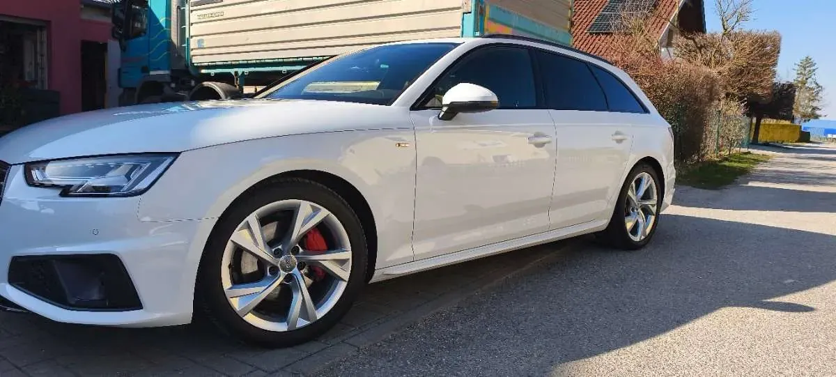 Audi A4 2019 photo 2