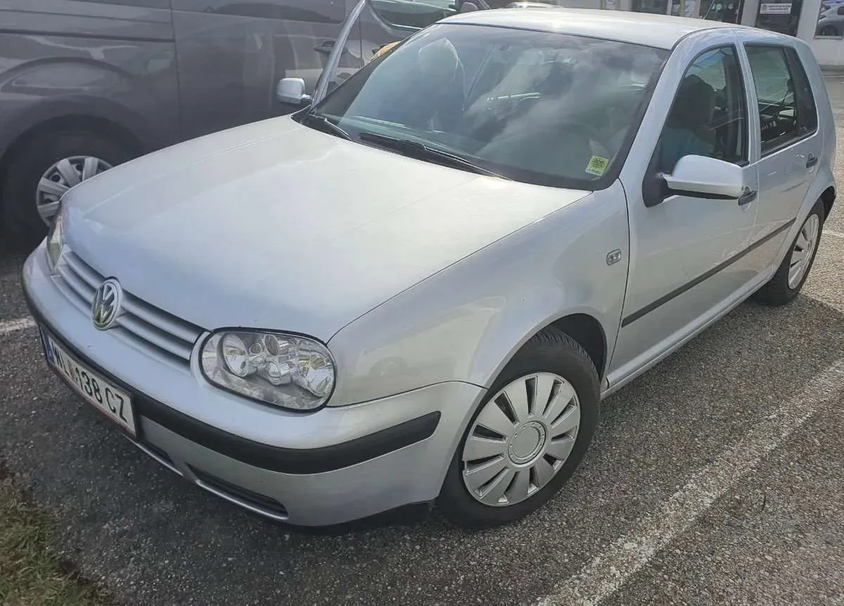 Volkswagen Golf 2002 photo 2