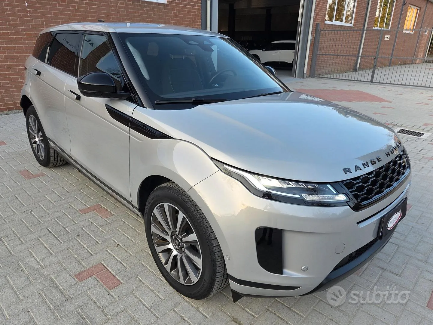 Land Rover Range Rover Evoque 2021 photo 2