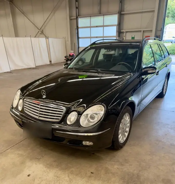 Mercedes-Benz W211